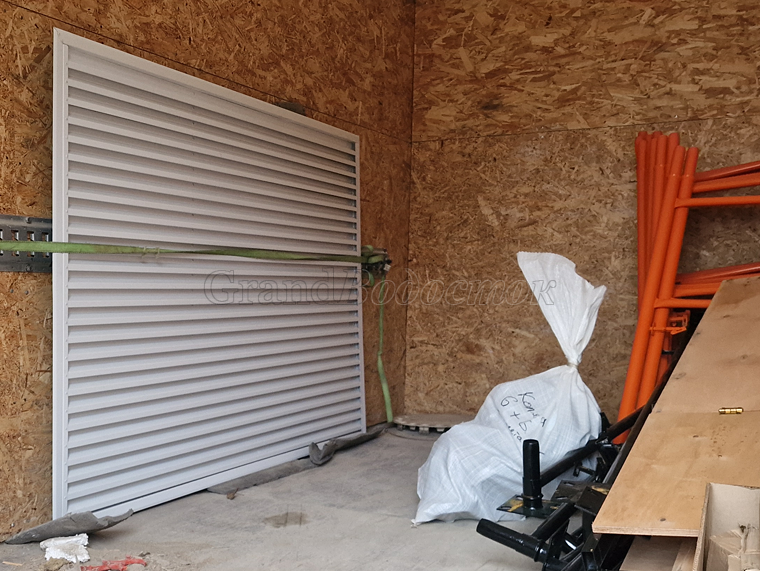 Вентиляционная решетка RAL 9003 1750х1150 мм.